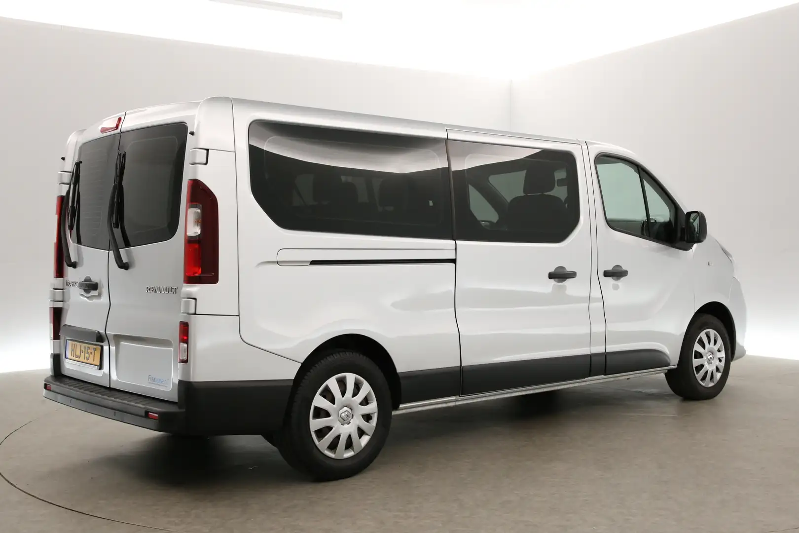 Renault Trafic Passenger 1.6 dCi L2H1 | MARGE! | 8 Persoons | TAX Zilver - 2