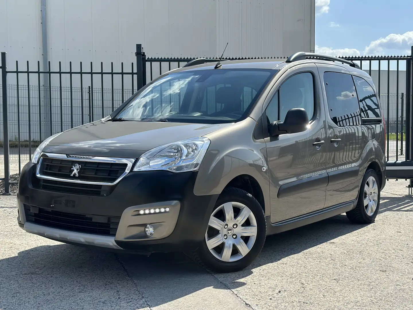 Peugeot Partner Tepee 1.2i NAVI PRO / LED / EURO 6B /AIRCO DIGITAL - 1