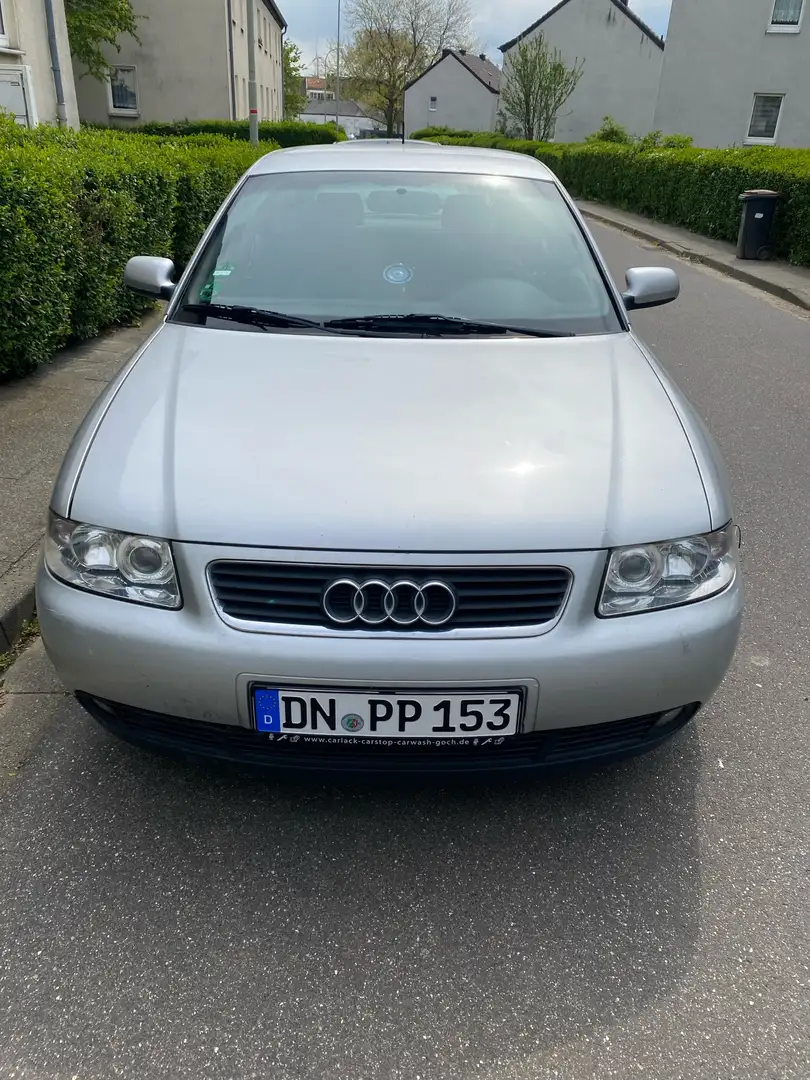 Audi A3 1.6 Ambiente Silber - 1
