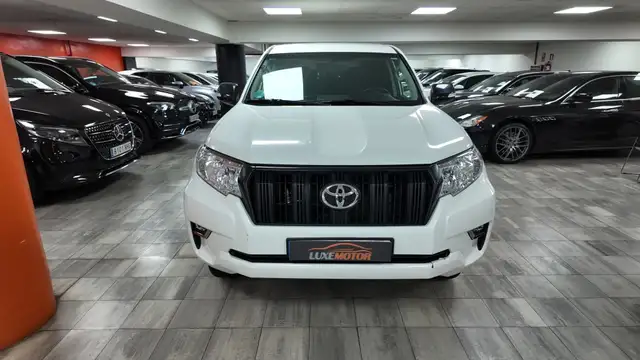 Toyota Land Cruiser view 2