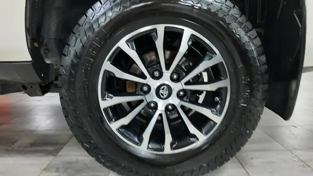 Toyota Land Cruiser view 13