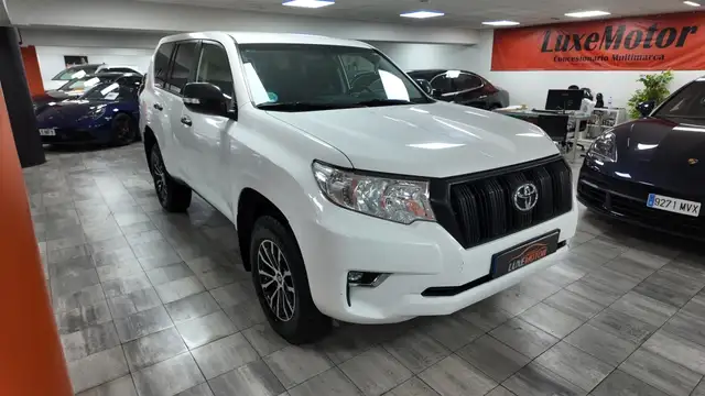 Toyota Land Cruiser view 8