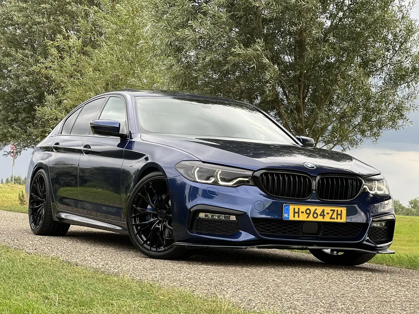 BMW 530 5-Serie 530i 310PK M-Performance / Full Option / P Blauw - 2