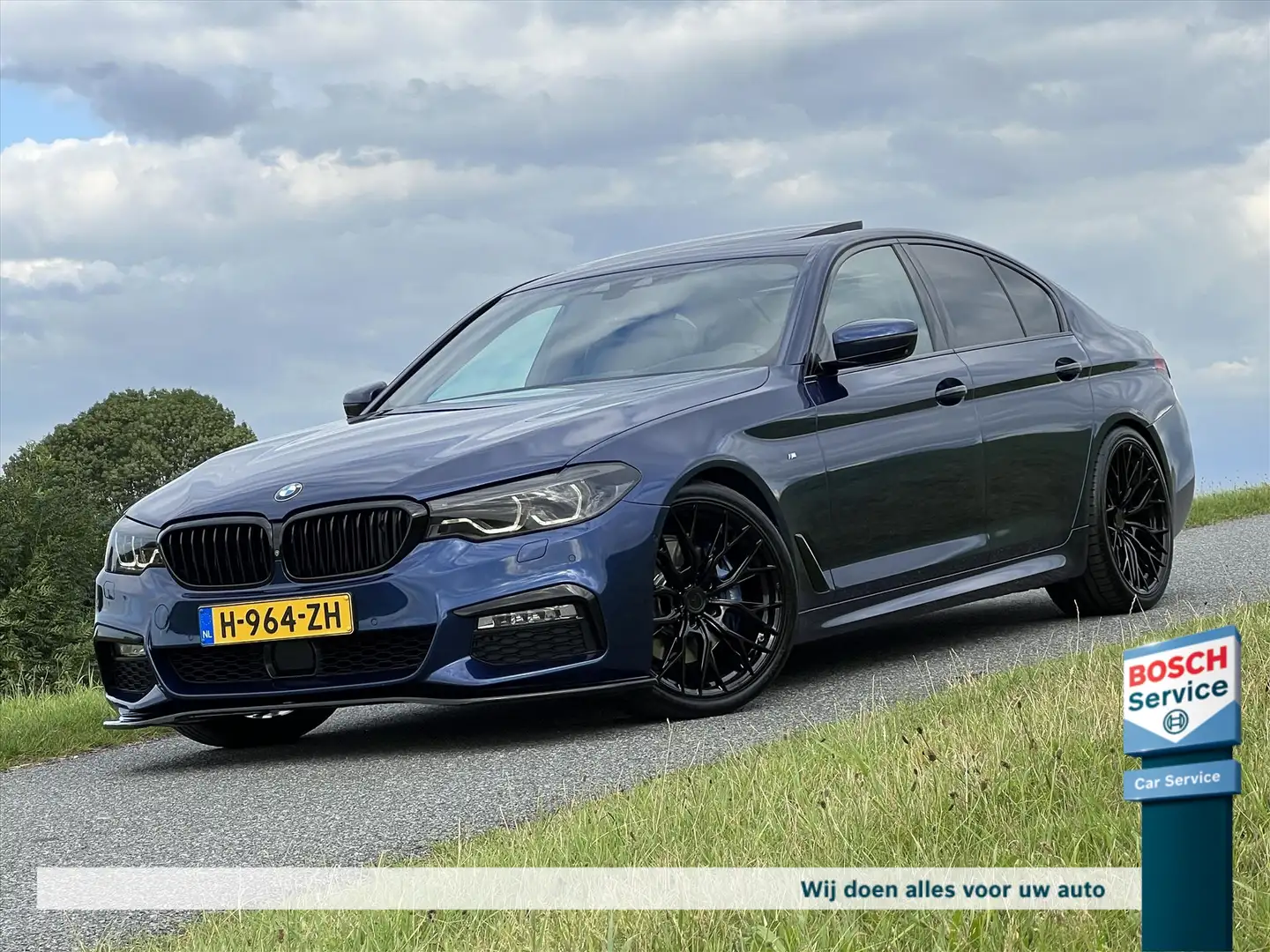 BMW 530 5-Serie 530i 310PK M-Performance / Full Option / P Blauw - 1