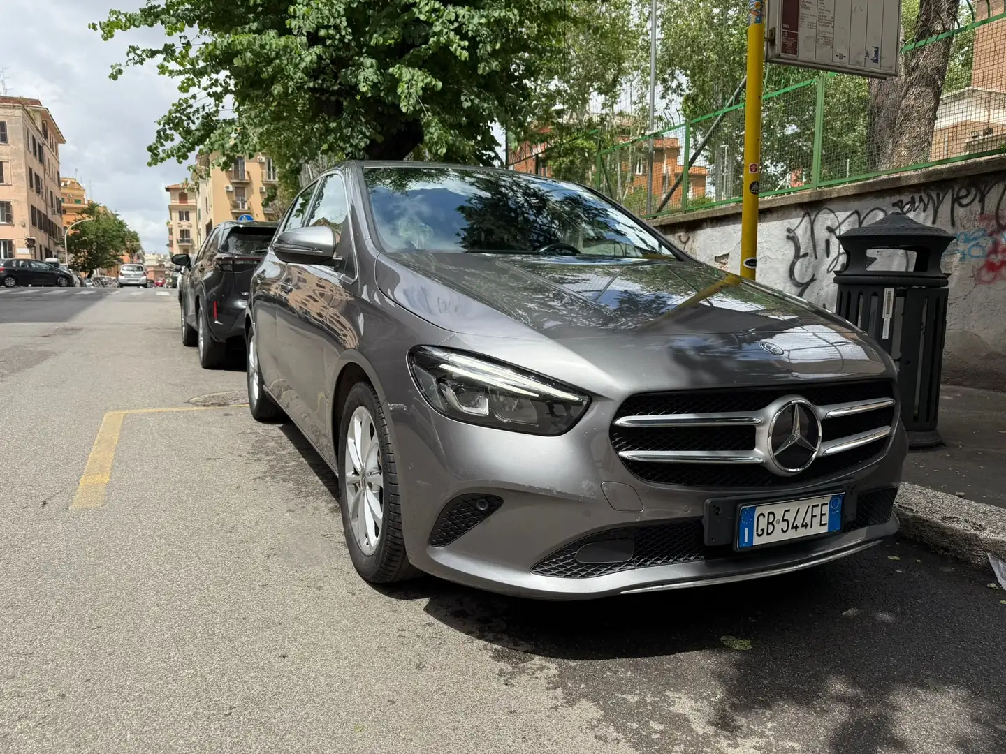 Mercedes-Benz B 180 D Sport Gris - 2