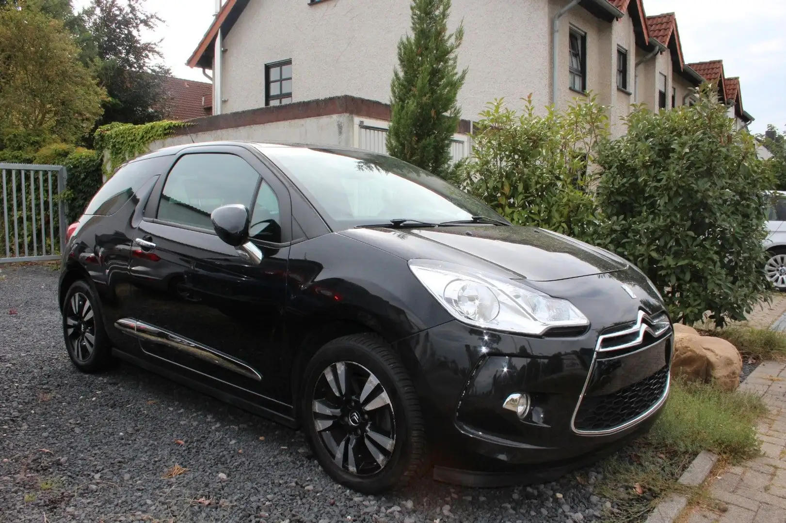 Citroen DS3 SoChic Noir - 2