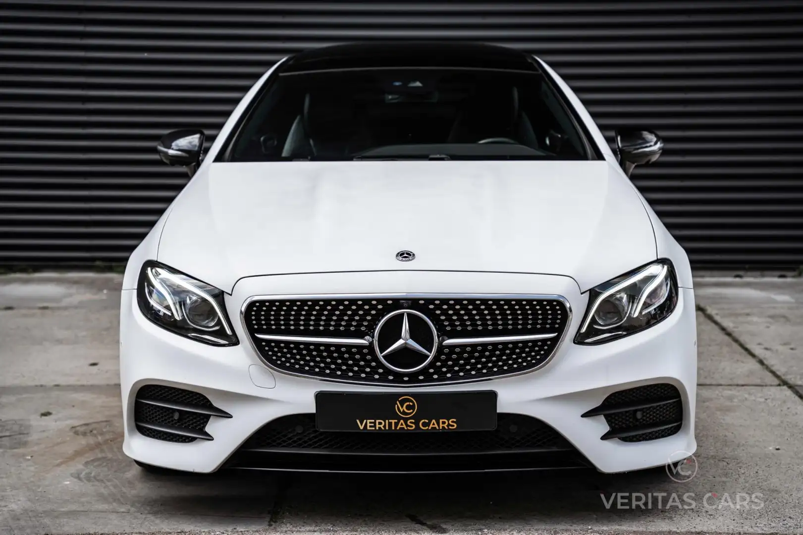 Mercedes-Benz E 220 Coupé d AMG-Line Night Pakket 194PK Pano|360 Camer Wit - 2