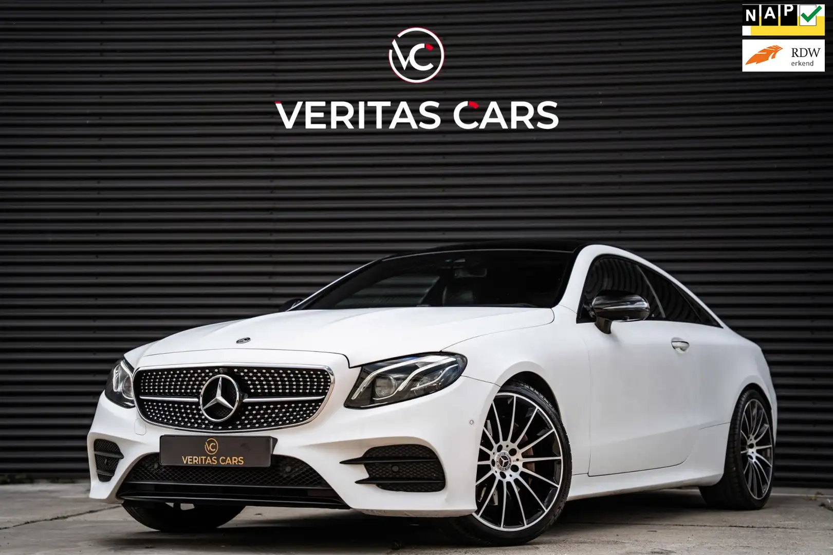Mercedes-Benz E 220 Coupé d AMG-Line Night Pakket 194PK Pano|360 Camer Wit - 1
