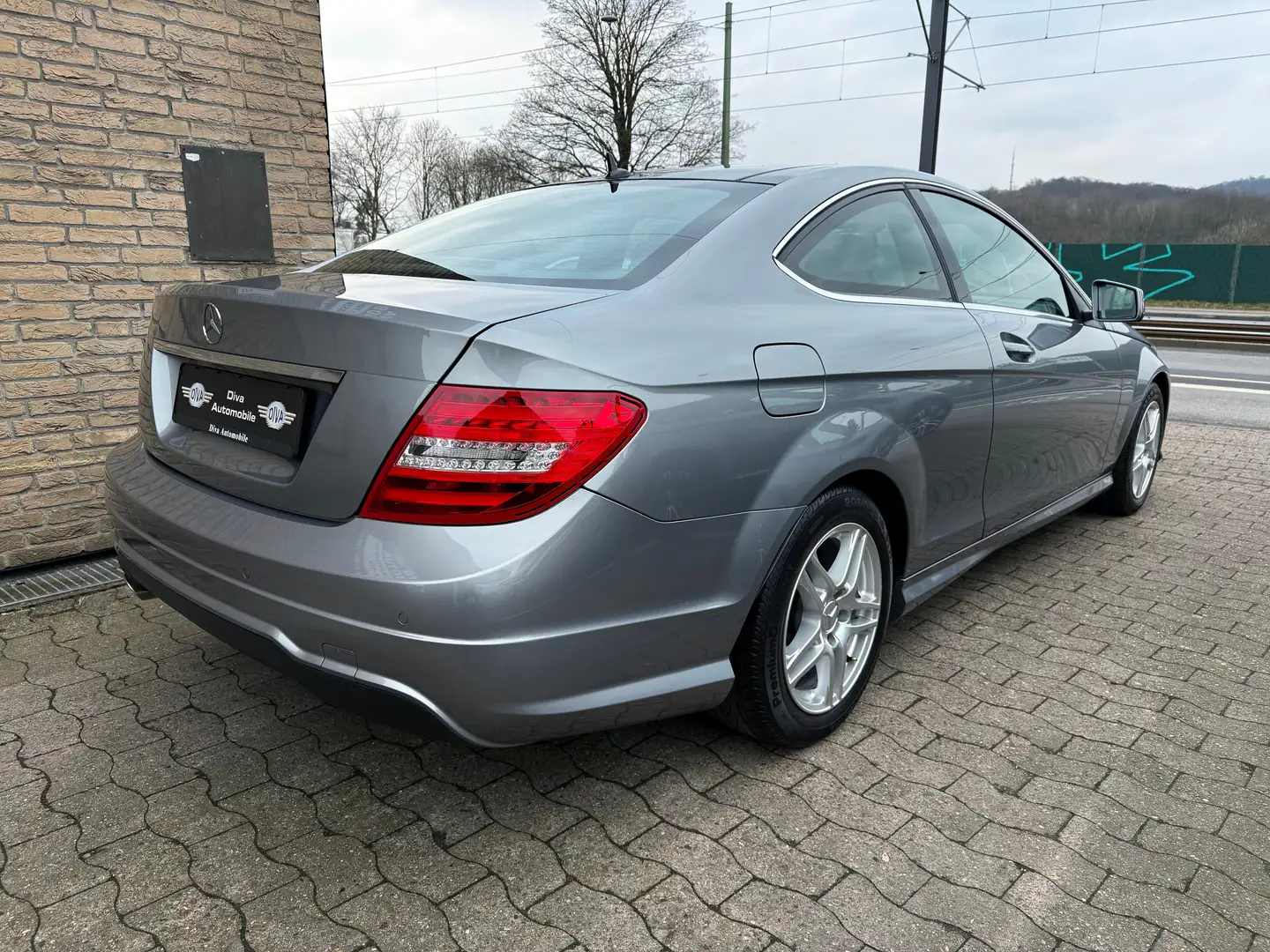 Mercedes-Benz C 180 C 180 CGI BE Coupe AMG LINE Zilver - 2