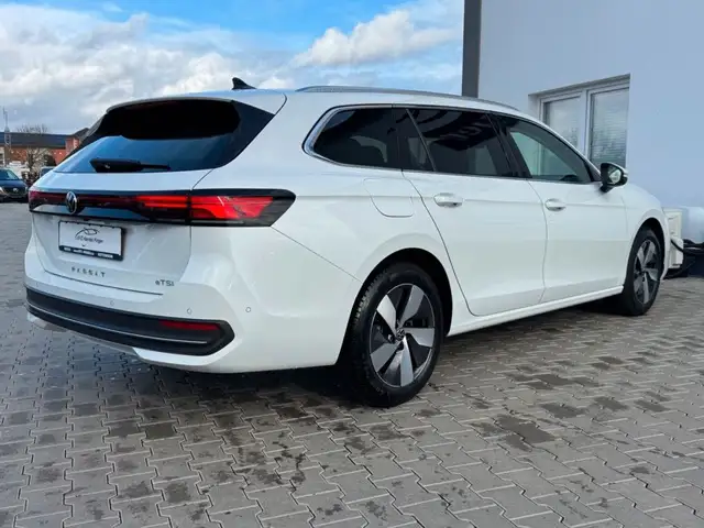 Volkswagen Passat view 6