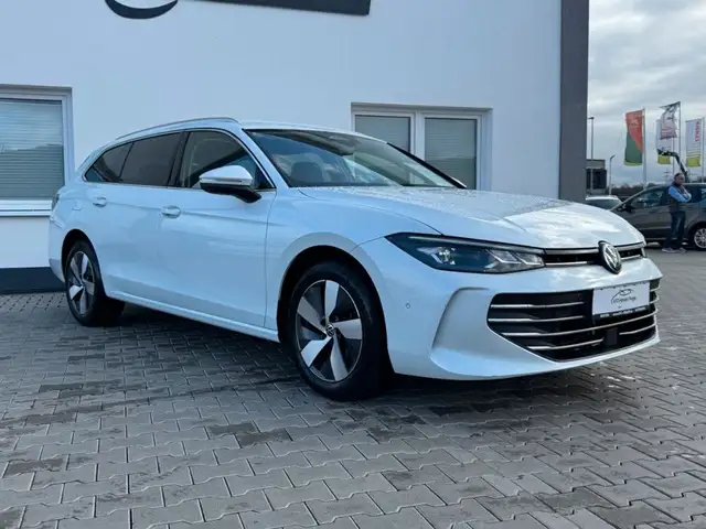 Volkswagen Passat view 2