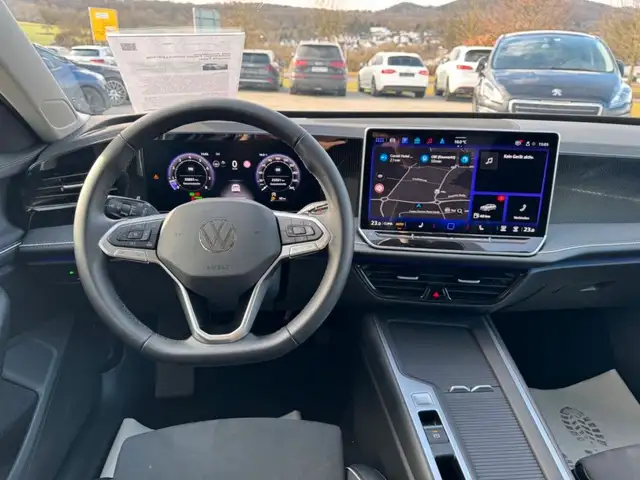 Volkswagen Passat view 11