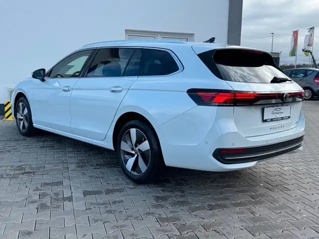 Volkswagen Passat view 5