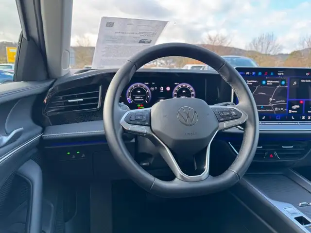 Volkswagen Passat view 13