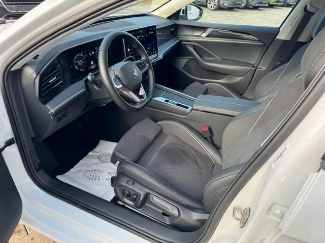 Volkswagen Passat view 9
