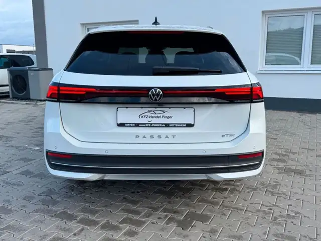 Volkswagen Passat view 7