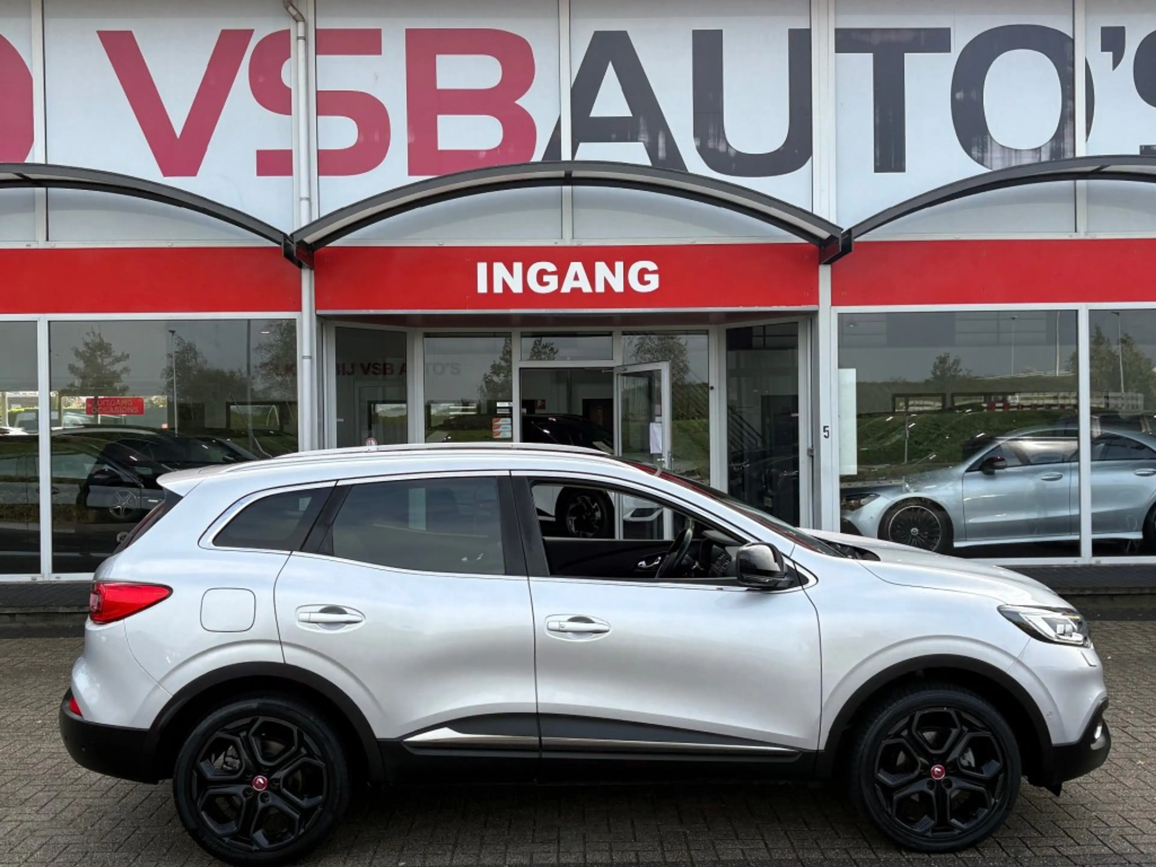 Renault Kadjar 1.2 TCE AUT. 130PK BOSE BLACK-EDITION LEER PANO-DA — photo 4