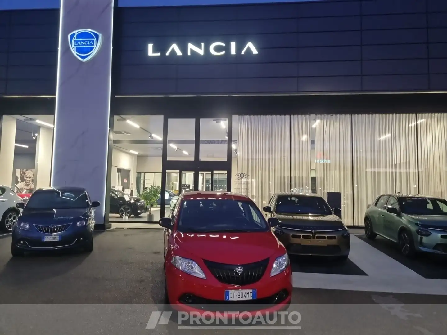 Lancia Ypsilon 1.0 firefly hybrid oro s&s 70cv Rouge - 2