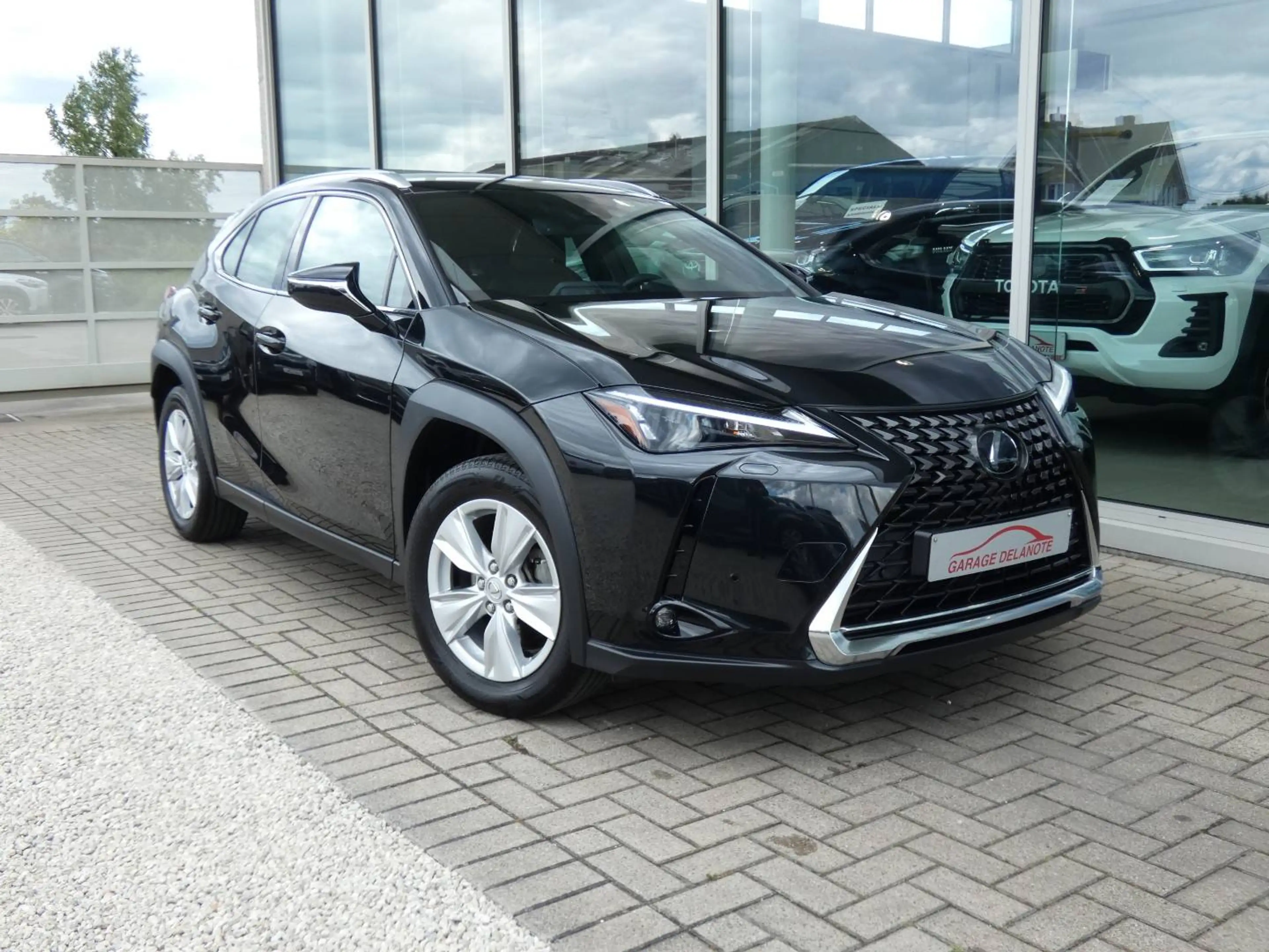 Lexus UX 250h HYBRID +ZWART LEDER +Zetelverwarming +Dodehoek +GPS +Parkeersensoren V&A +Camera