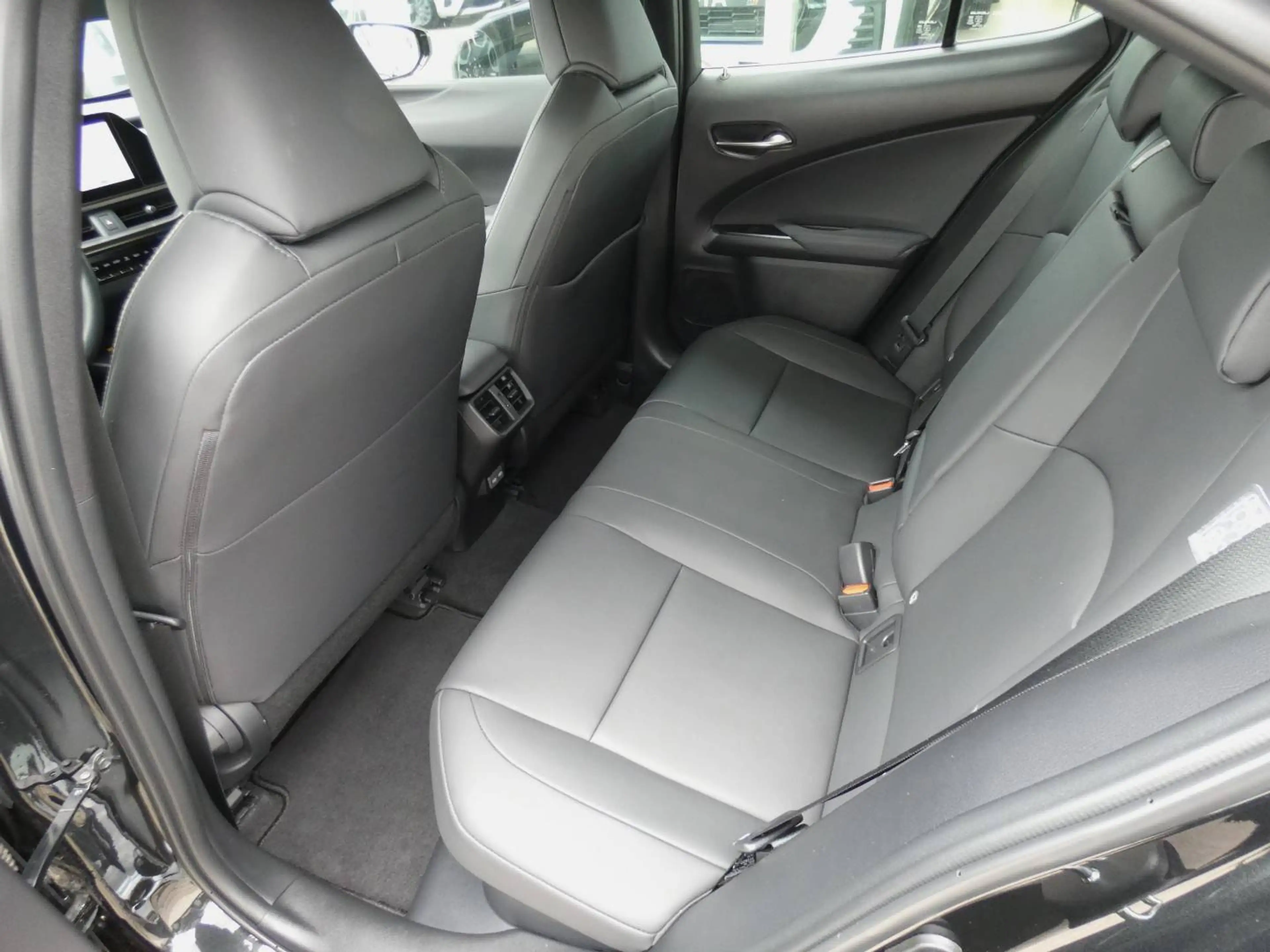 Lexus UX 250h HYBRID +ZWART LEDER +Zetelverwarming +Dodehoek +GPS +Parkeersensoren V&A +Camera — photo 11