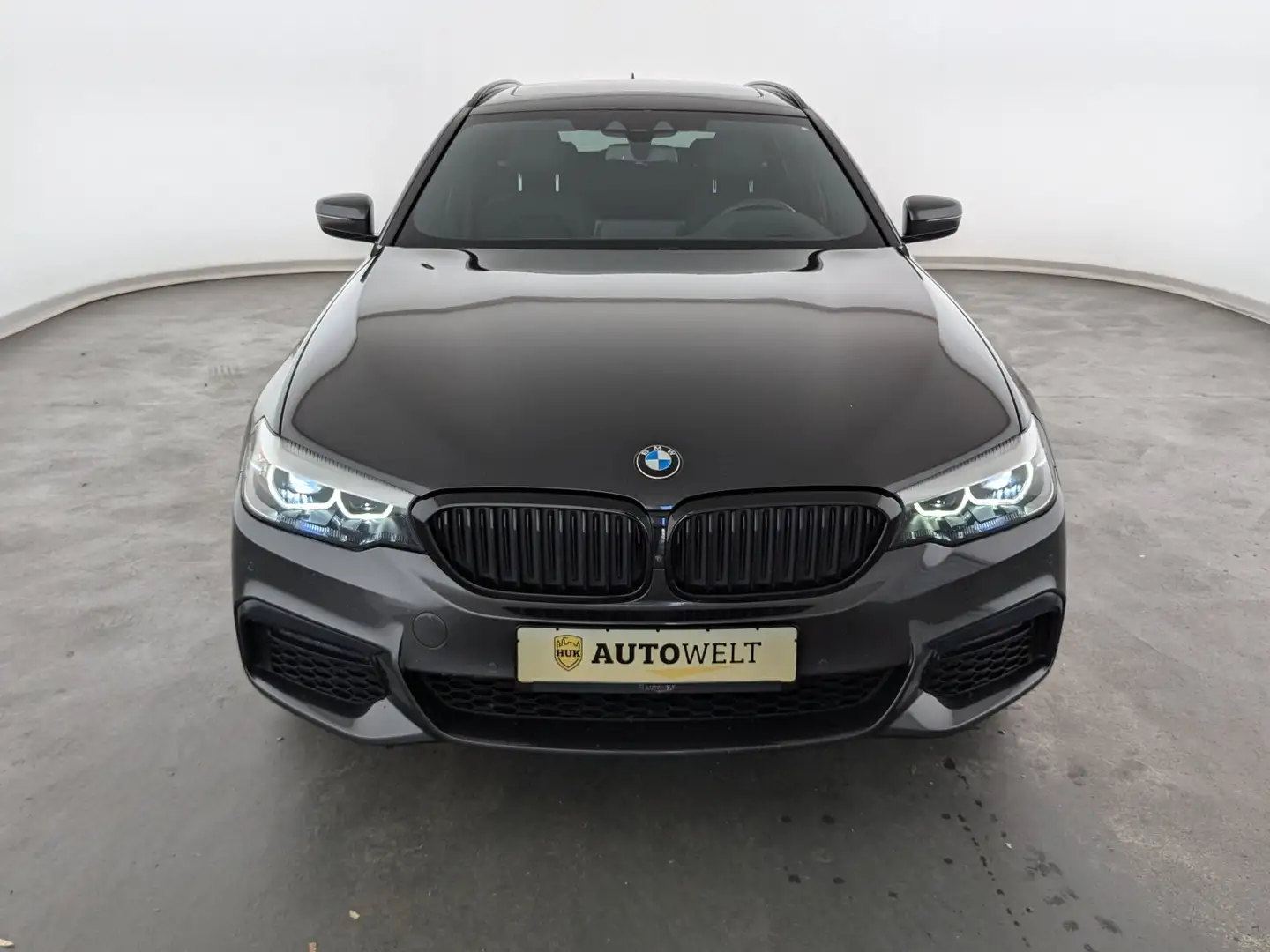 BMW 540 540d xDrive M Sport LEDER+LED+NAVI+PANO+HUD+ Grau - 2