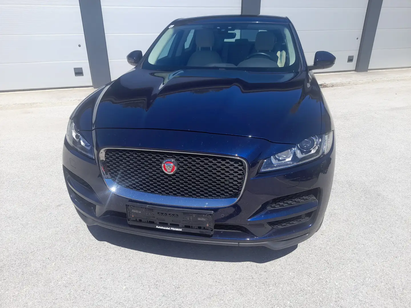 Jaguar F-Pace 20d AWD Prestige Blau - 2