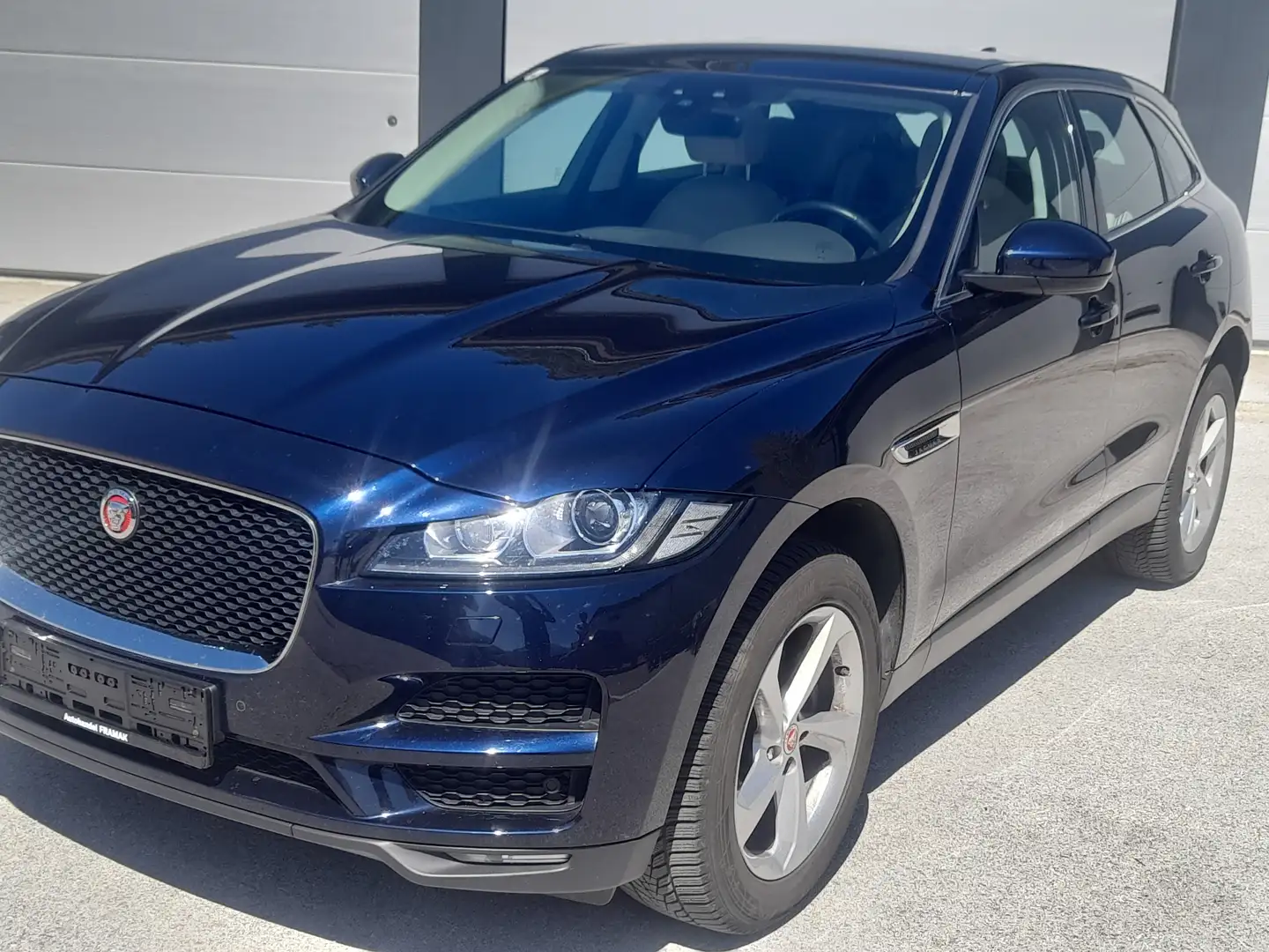 Jaguar F-Pace 20d AWD Prestige Blau - 1