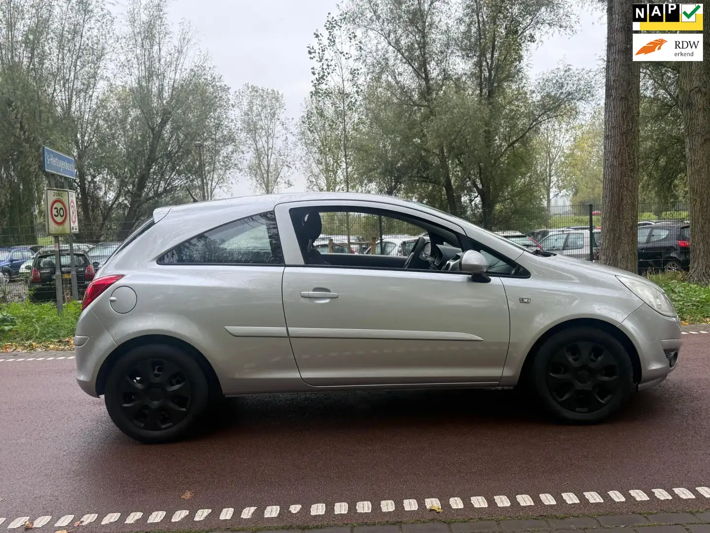 Opel Corsa 1.4-16V Enjoy AIRCO!APK2026!LAGE KM!KOOPJE! Grijs - 1
