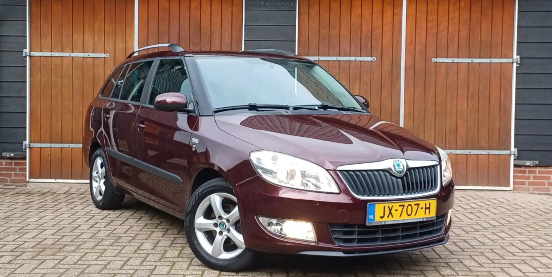 Skoda Fabia Combi 1.2 TSI Dynamic, Nieuwe ketting, Stoelverwar Rood - 1
