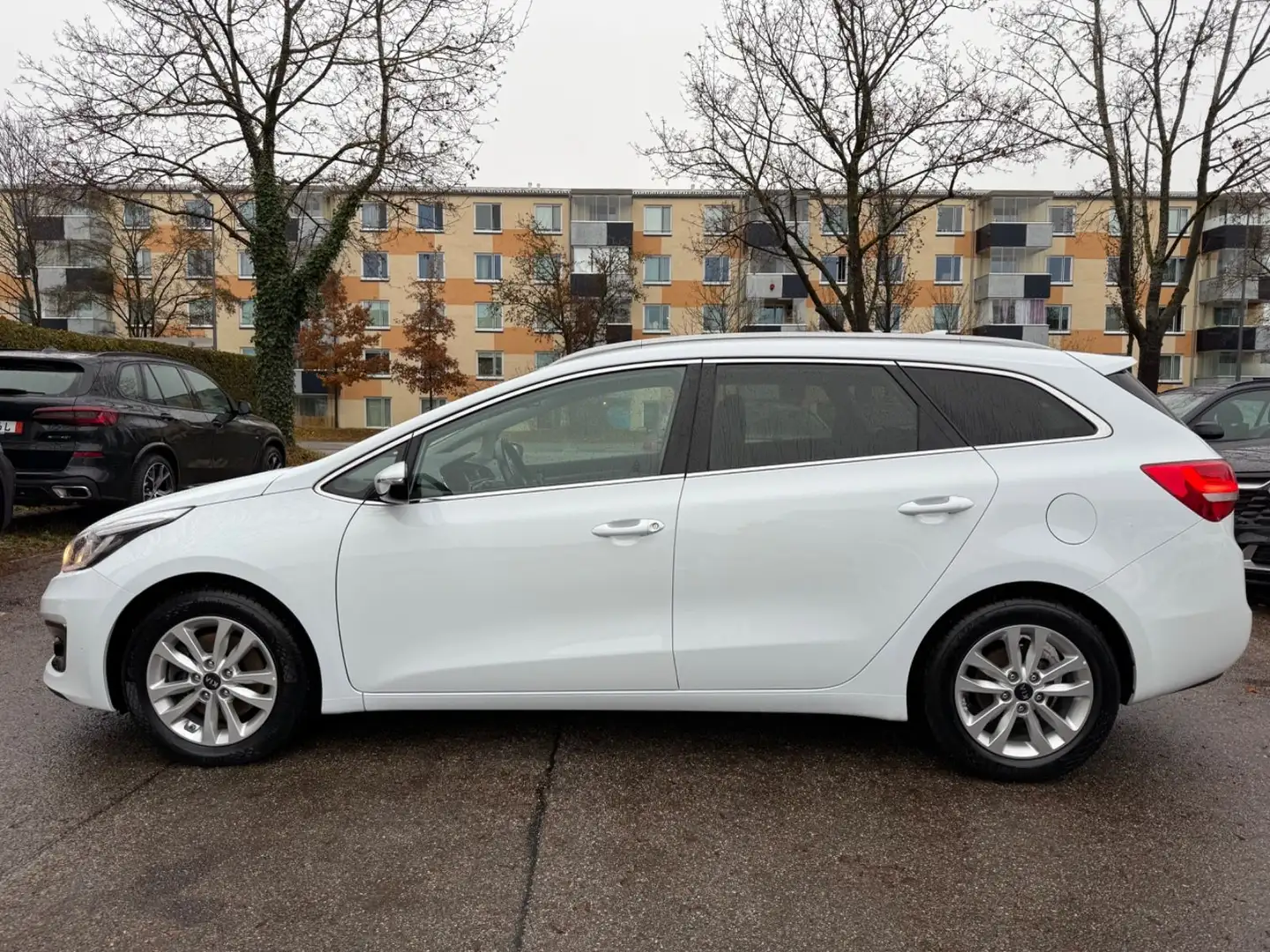Kia Ceed SW / cee'd SW cee'd SW CRDi  Spirit 7-G-Aut./NAVI/ALU/Kamera Weiß - 2