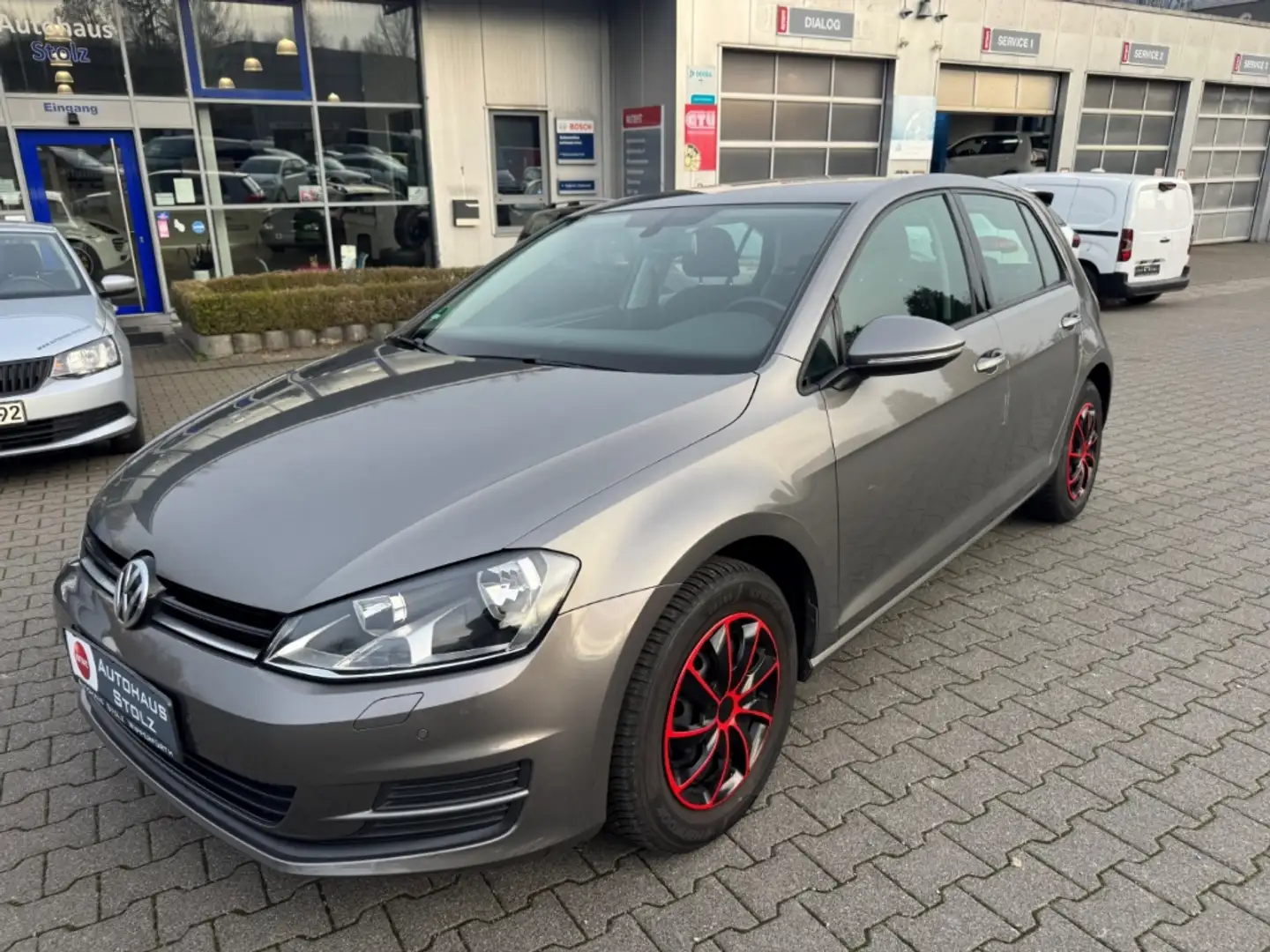Volkswagen Golf VII Trendline BMT Mehrzonenklima SHZ PDCv+h Bergan Gris - 1