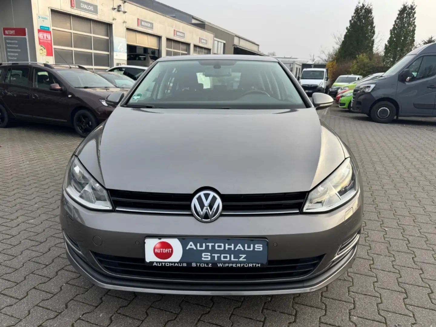 Volkswagen Golf VII Trendline BMT Mehrzonenklima SHZ PDCv+h Bergan Gris - 2