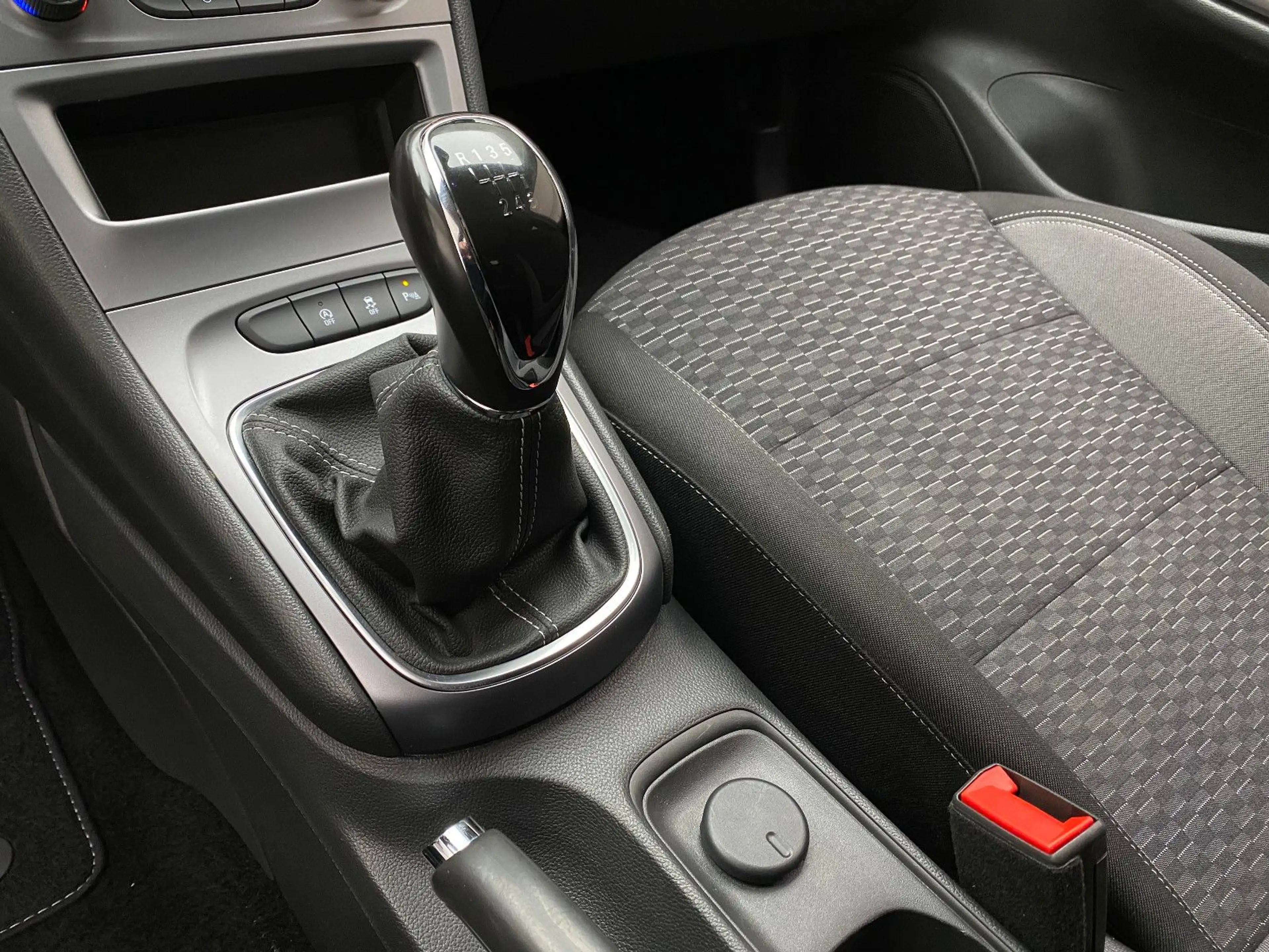 Opel Astra K 1.5 Diesel ST Edition Winterpaket LED — photo 15