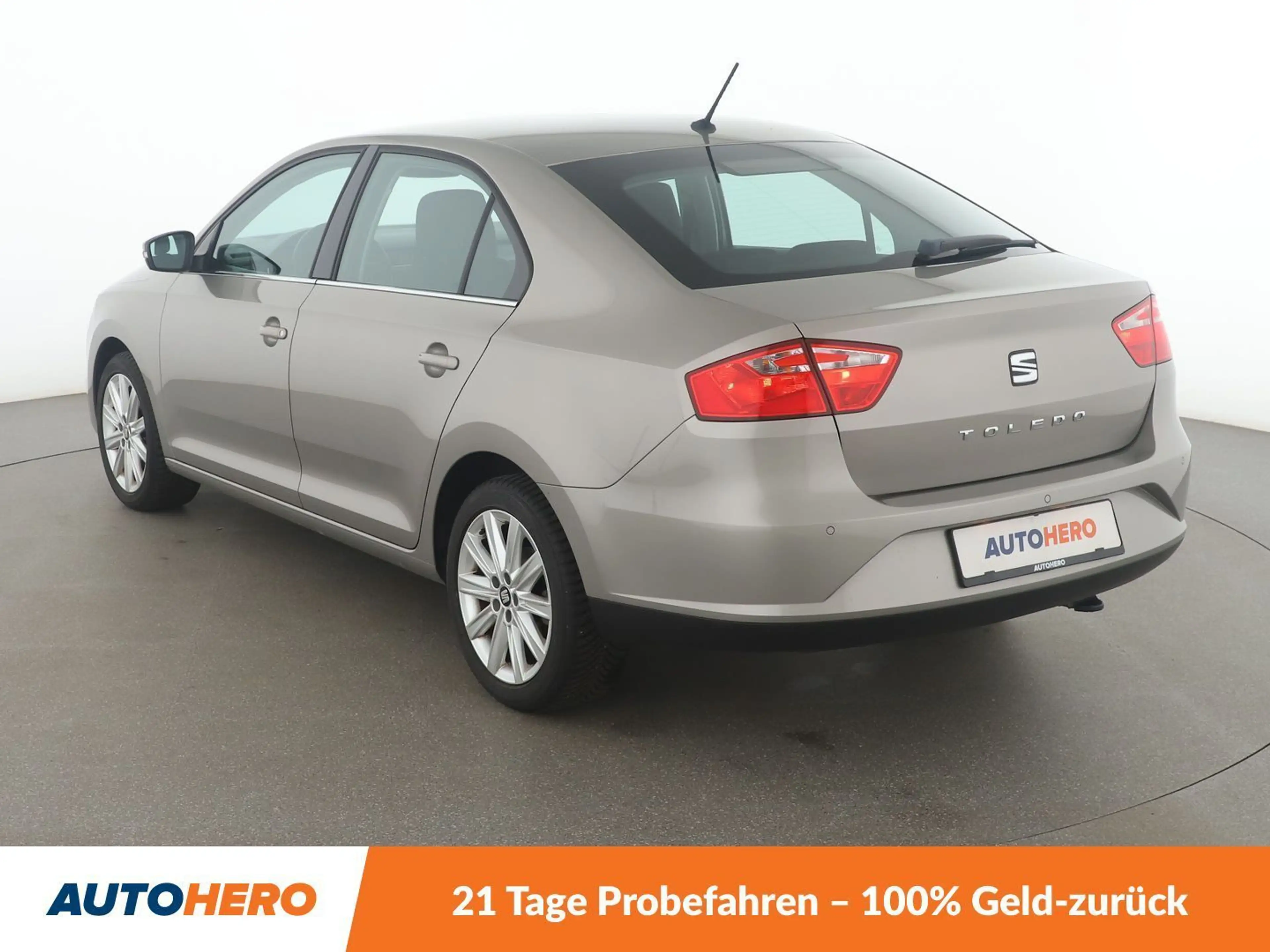 SEAT Toledo 1.0 TSI Style*TEMPO*PDC*SHZ*AHK*ALU*KLIMA* — photo 4