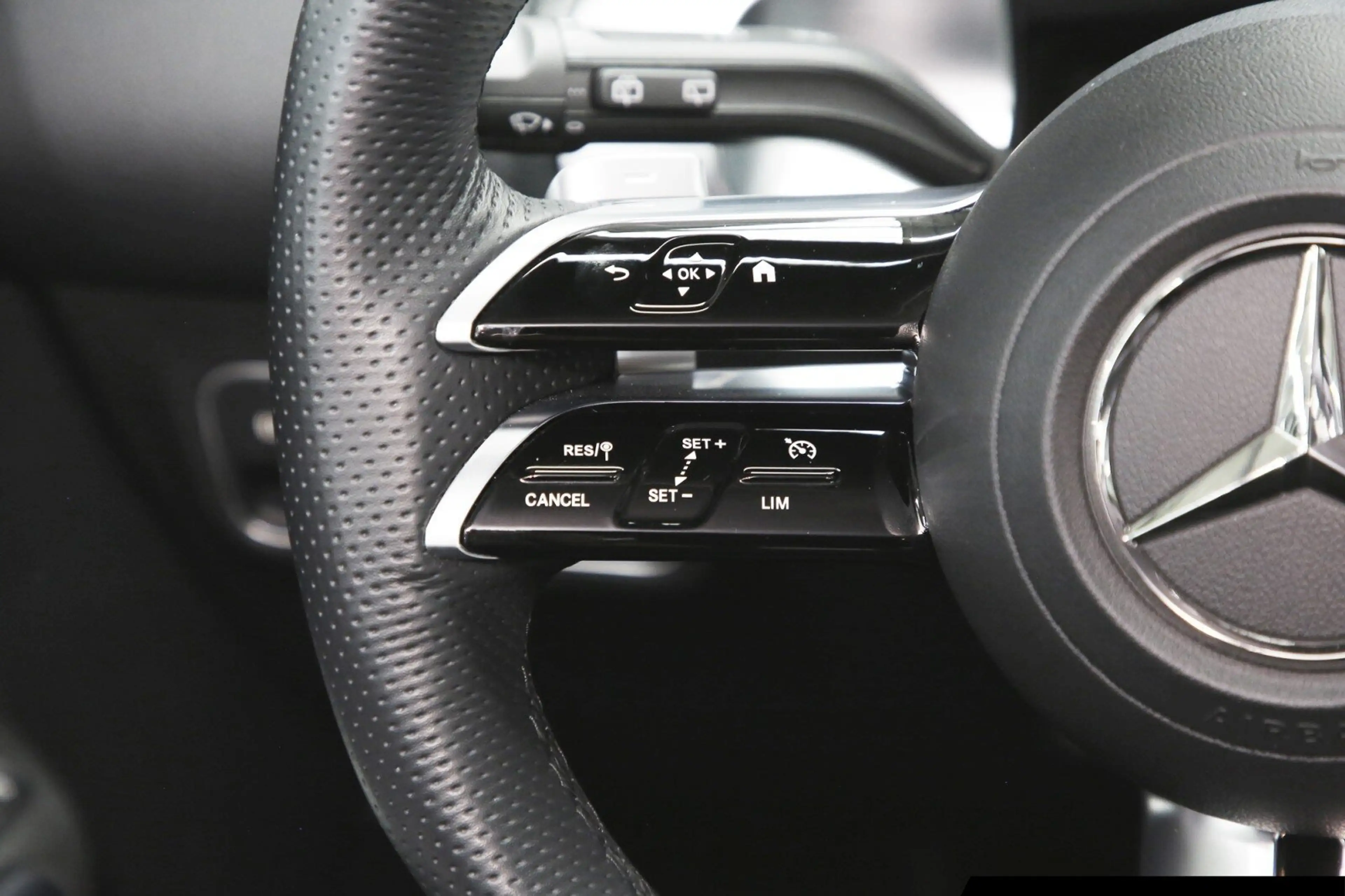 Mercedes-Benz GLB 200 GLB 200 d AMG/Navi/Sitzheizung/AHK/Autom. AMG Line — photo 16