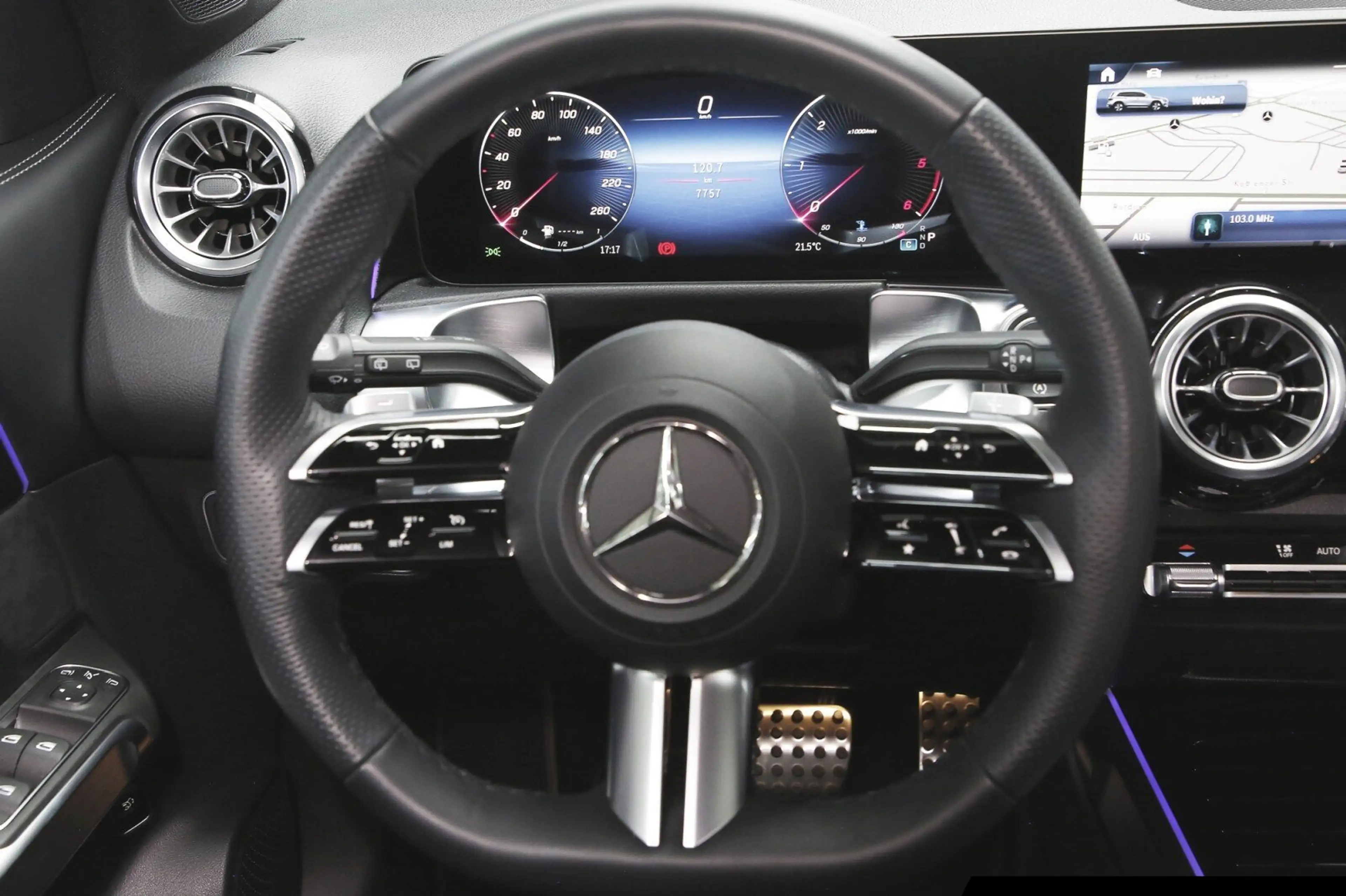 Mercedes-Benz GLB 200 GLB 200 d AMG/Navi/Sitzheizung/AHK/Autom. AMG Line — photo 13
