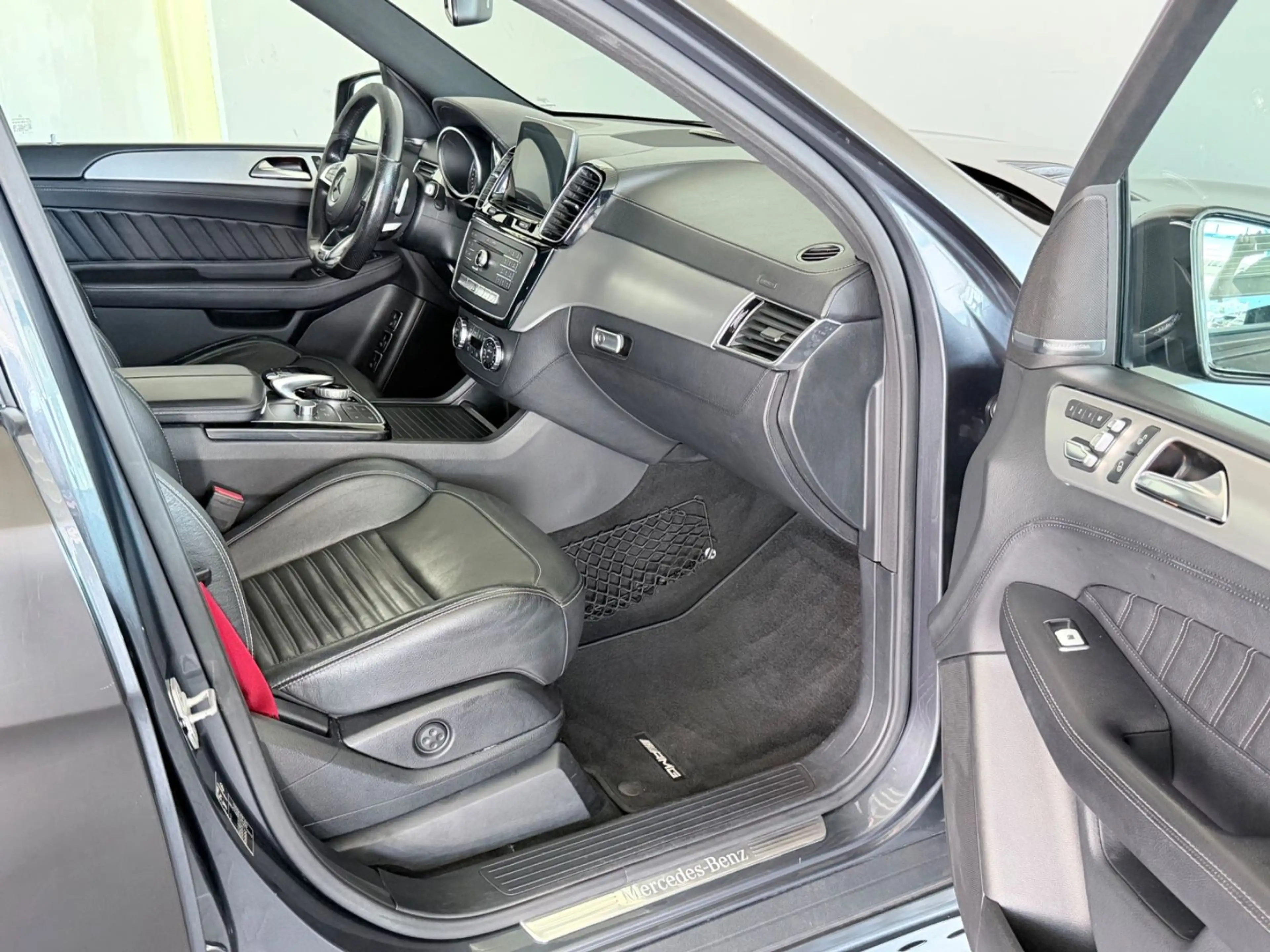 Mercedes-Benz GLS 350 d 4Matic AMG Line *HARMAN*STNDHZNG* — photo 13