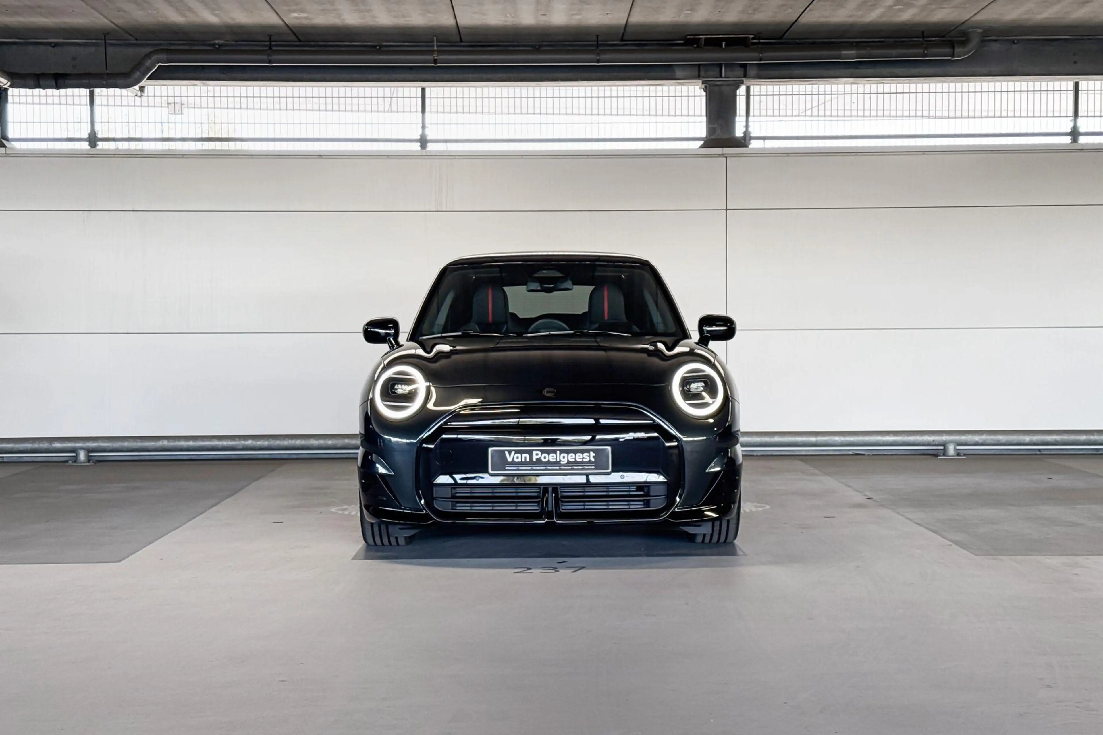 MINI John Cooper Works 3-deurs Cooper SE Cooper M 54.2 kWh | 18 Inch JCW — photo 5