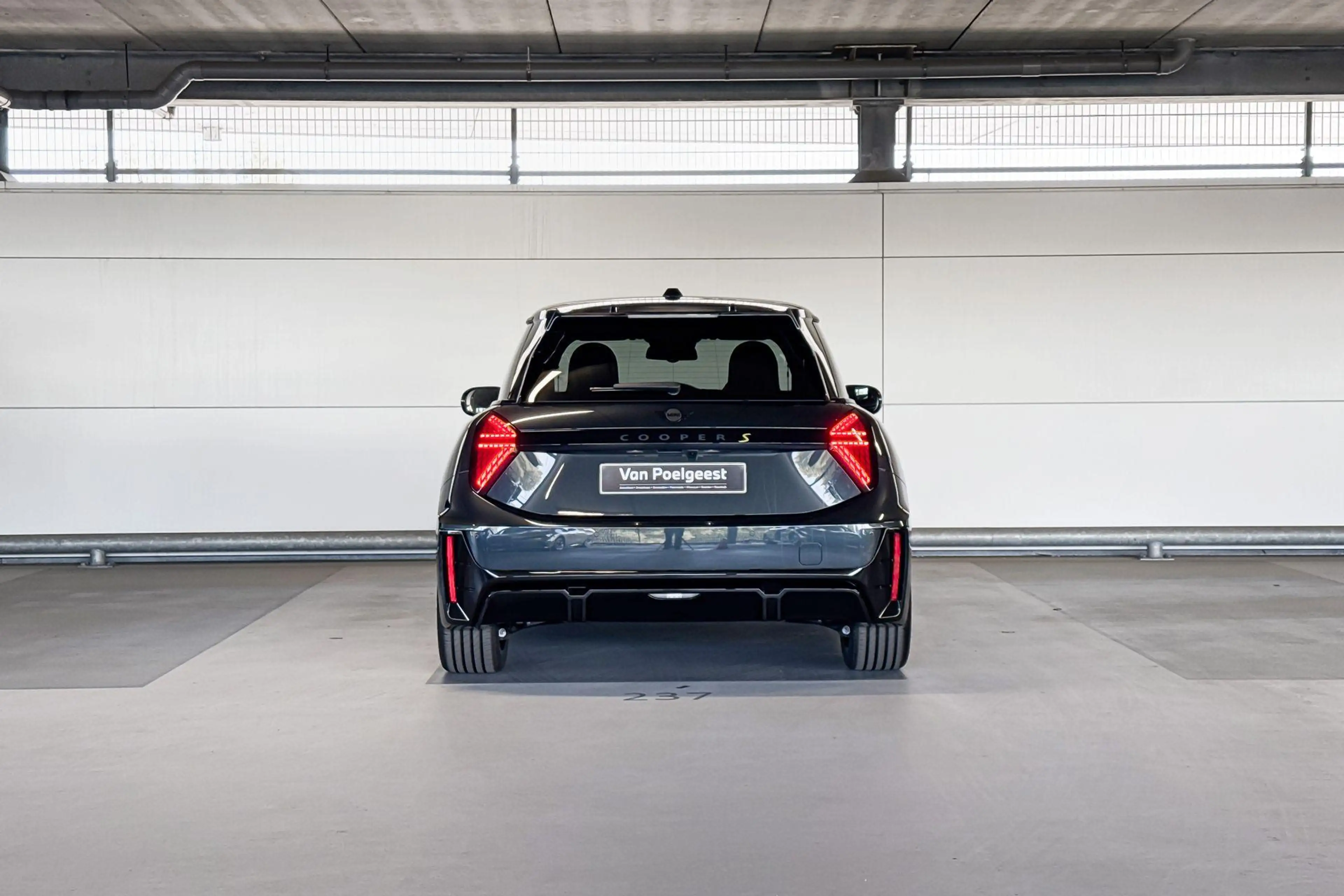MINI John Cooper Works 3-deurs Cooper SE Cooper M 54.2 kWh | 18 Inch JCW — photo 7