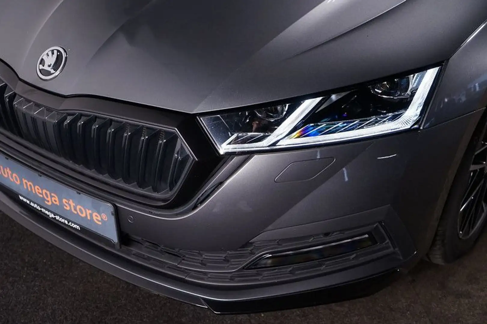 Skoda Octavia 1.5 TSI e-TEC Sportline DSG*LED*Kamera*N Grijs - 2