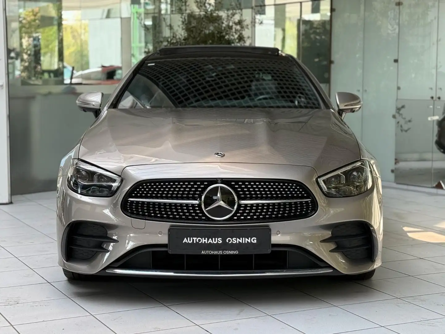 Mercedes-Benz E 300 Coupe AMG PANO BURMESTER MEMORY 360 WIDESC Zilver - 2
