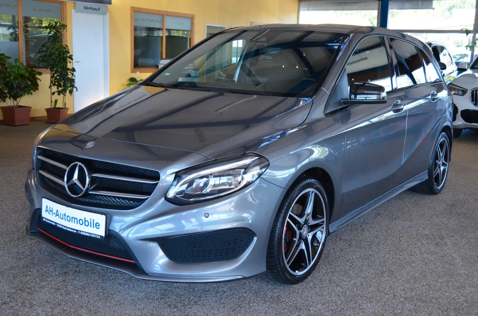 Mercedes-Benz B 200 AMG-PAKET / Bi-XENON / NAVI / ALCANTARA Grau - 1