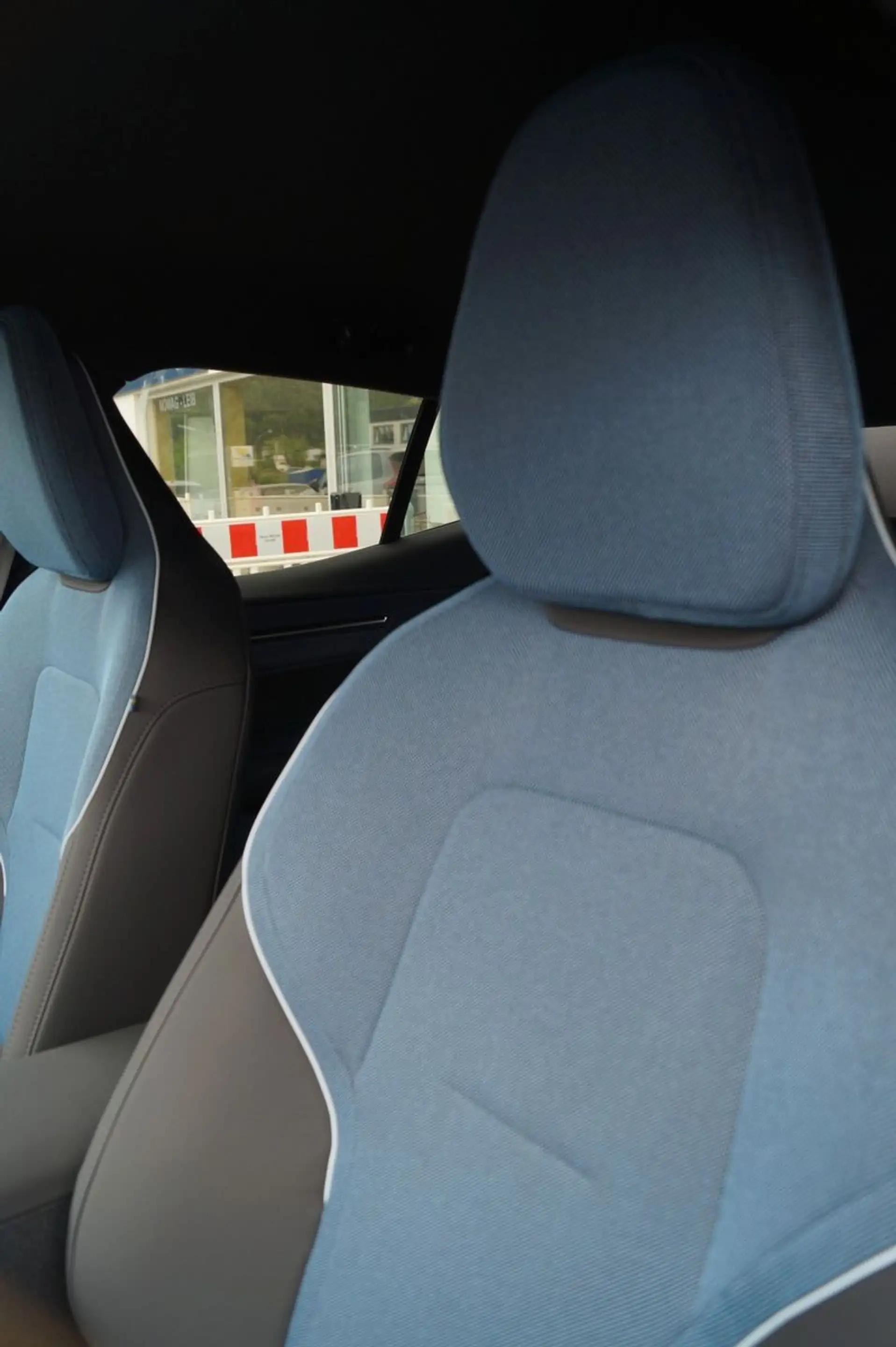 Volvo EX30 Cross Country P5 Long Range RWD Plus Aut. — photo 7
