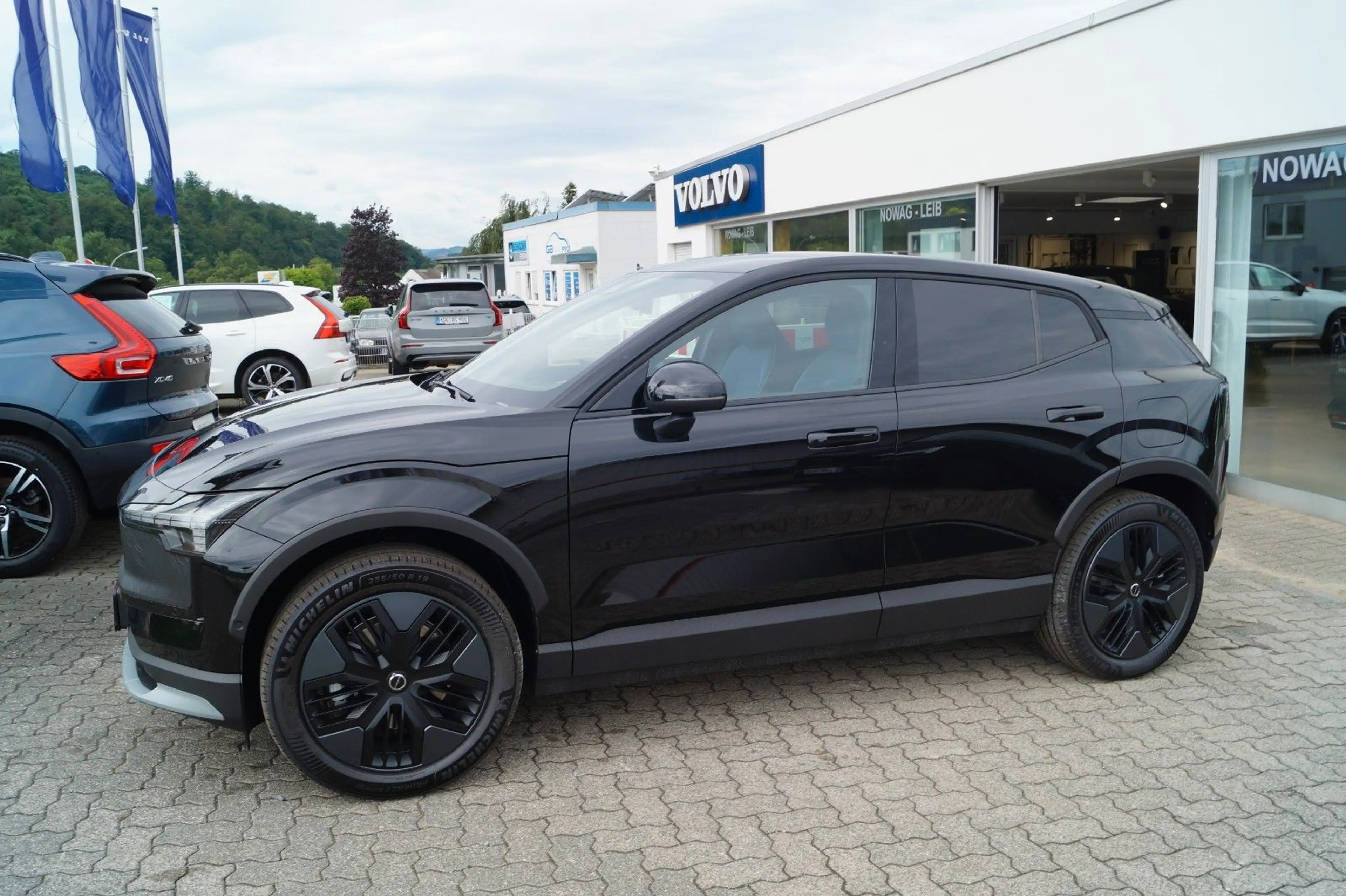 Volvo EX30 Cross Country P5 Long Range RWD Plus Aut. — photo 2