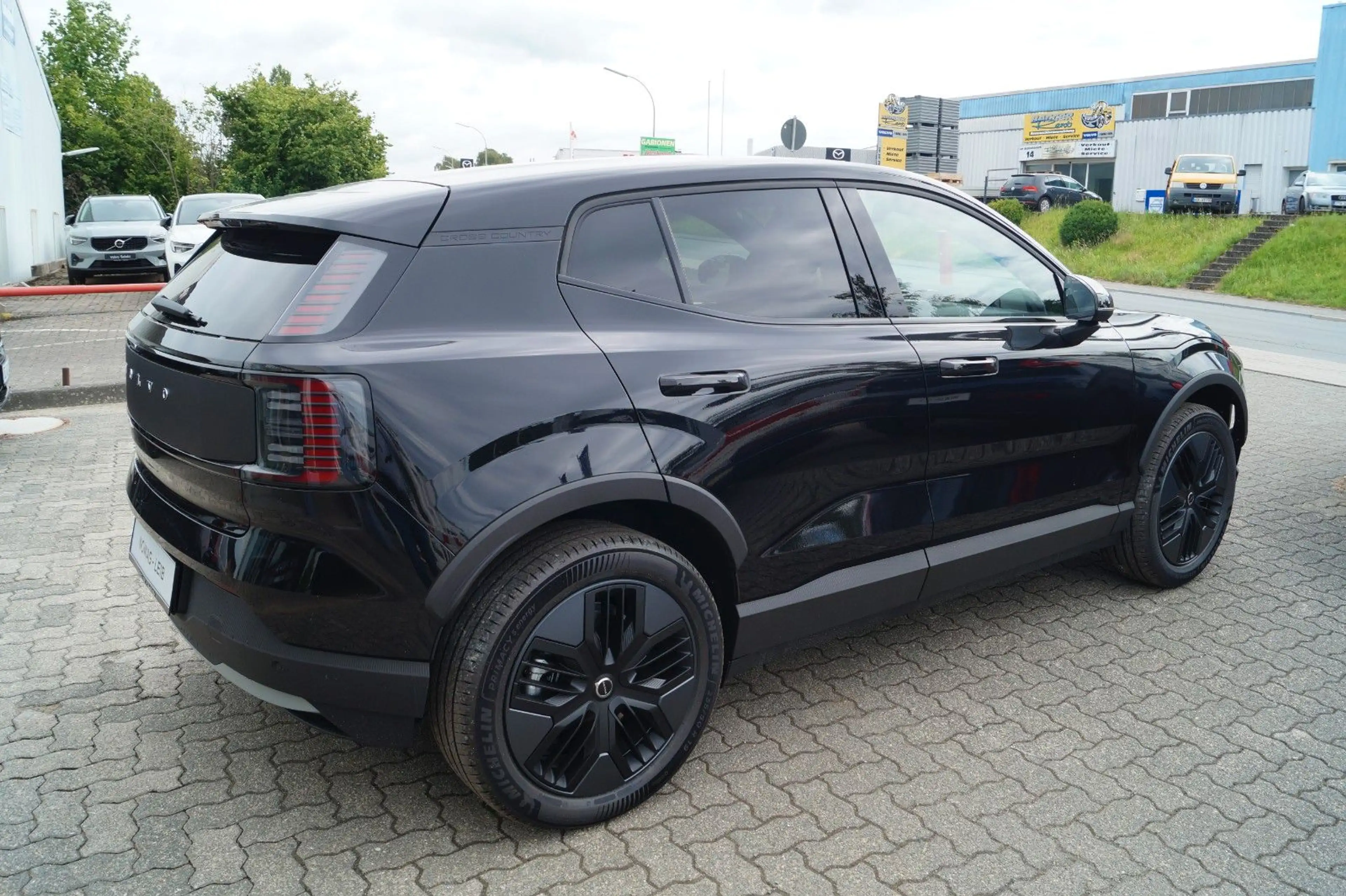 Volvo EX30 Cross Country P5 Long Range RWD Plus Aut. — photo 4