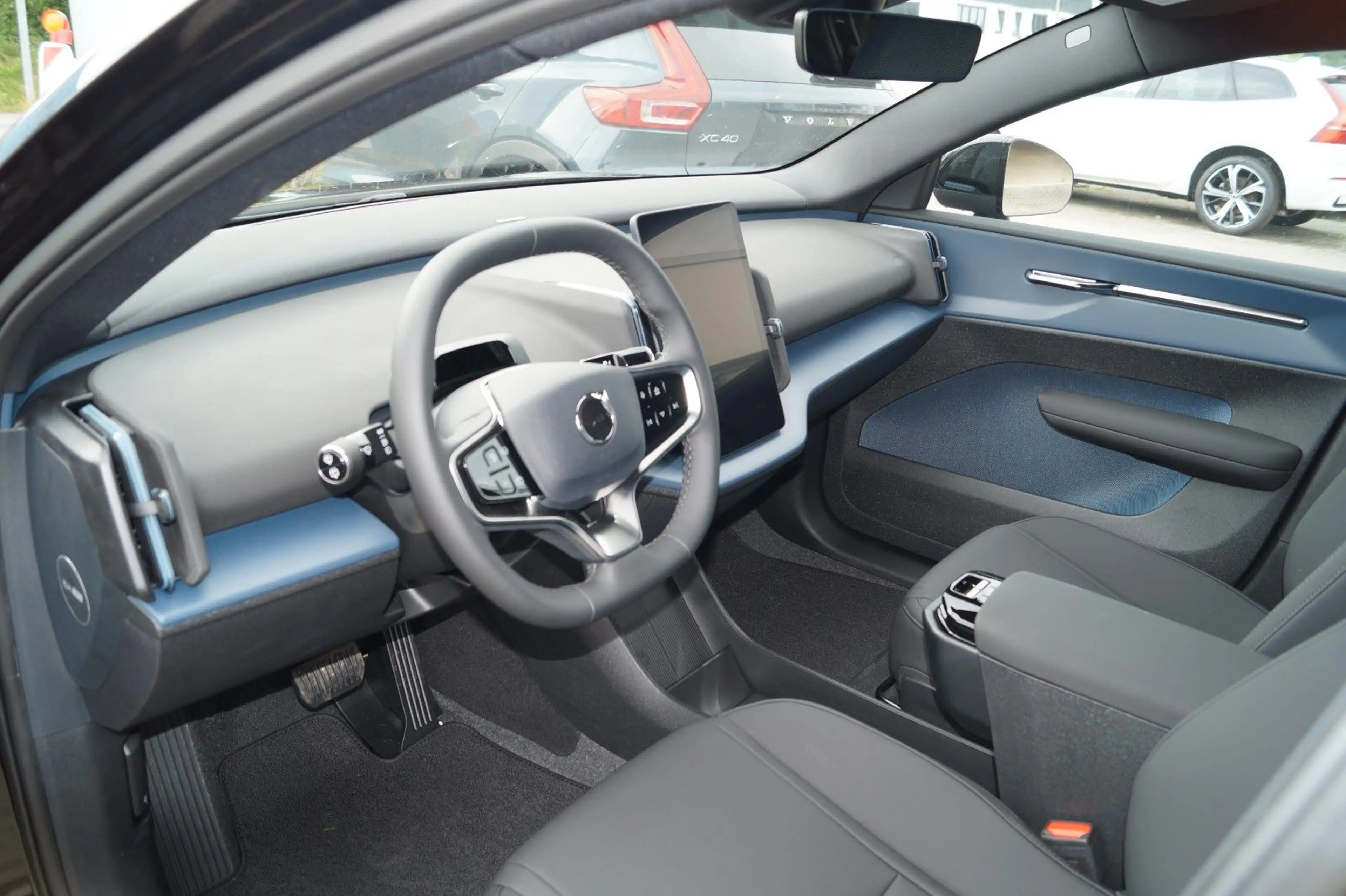 Volvo EX30 Cross Country P5 Long Range RWD Plus Aut. — photo 5