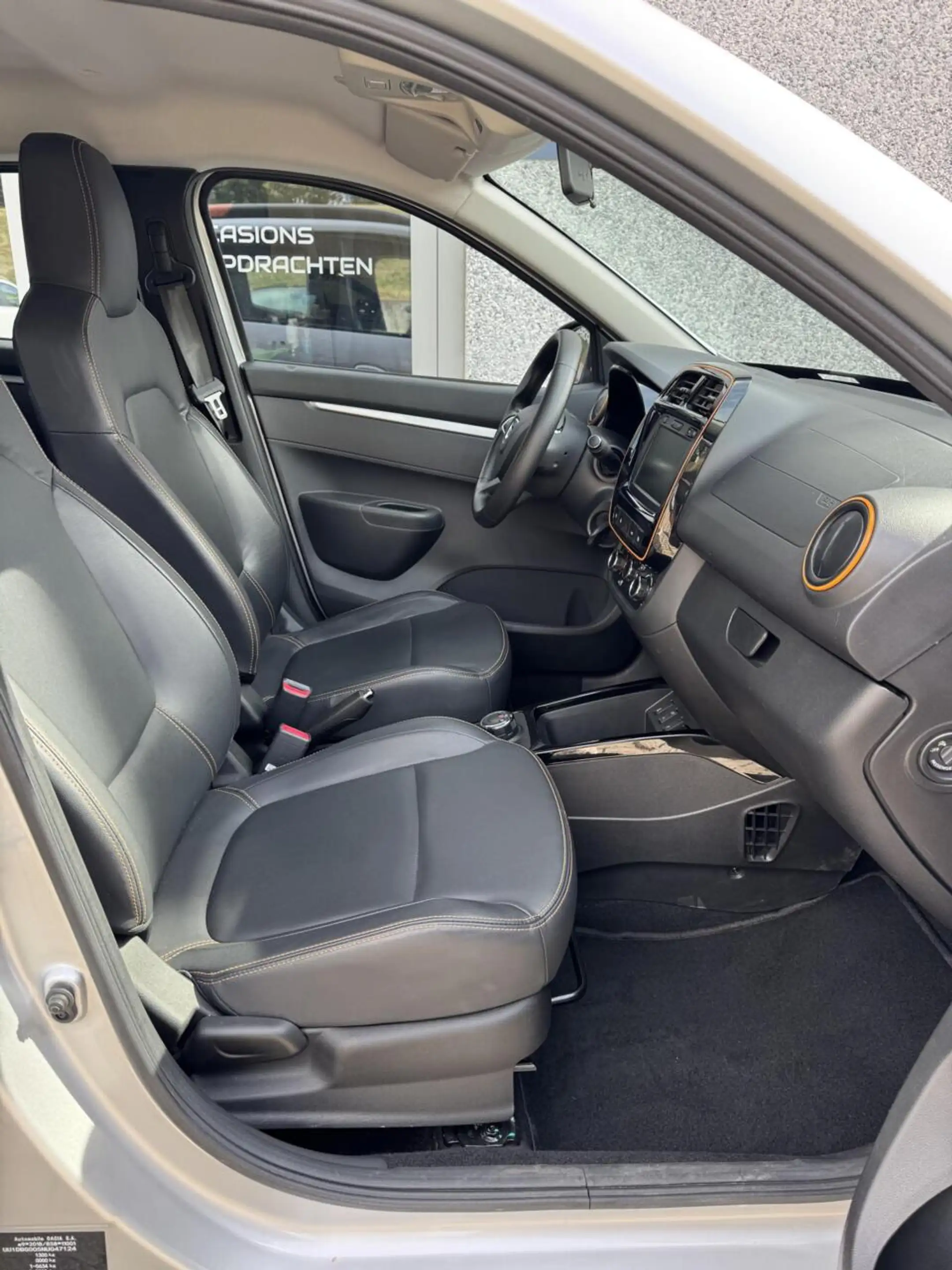 Dacia Spring Comfort Plus (Orange Pack) SOH 93% 27 kWh/Navi/Cam — photo 11