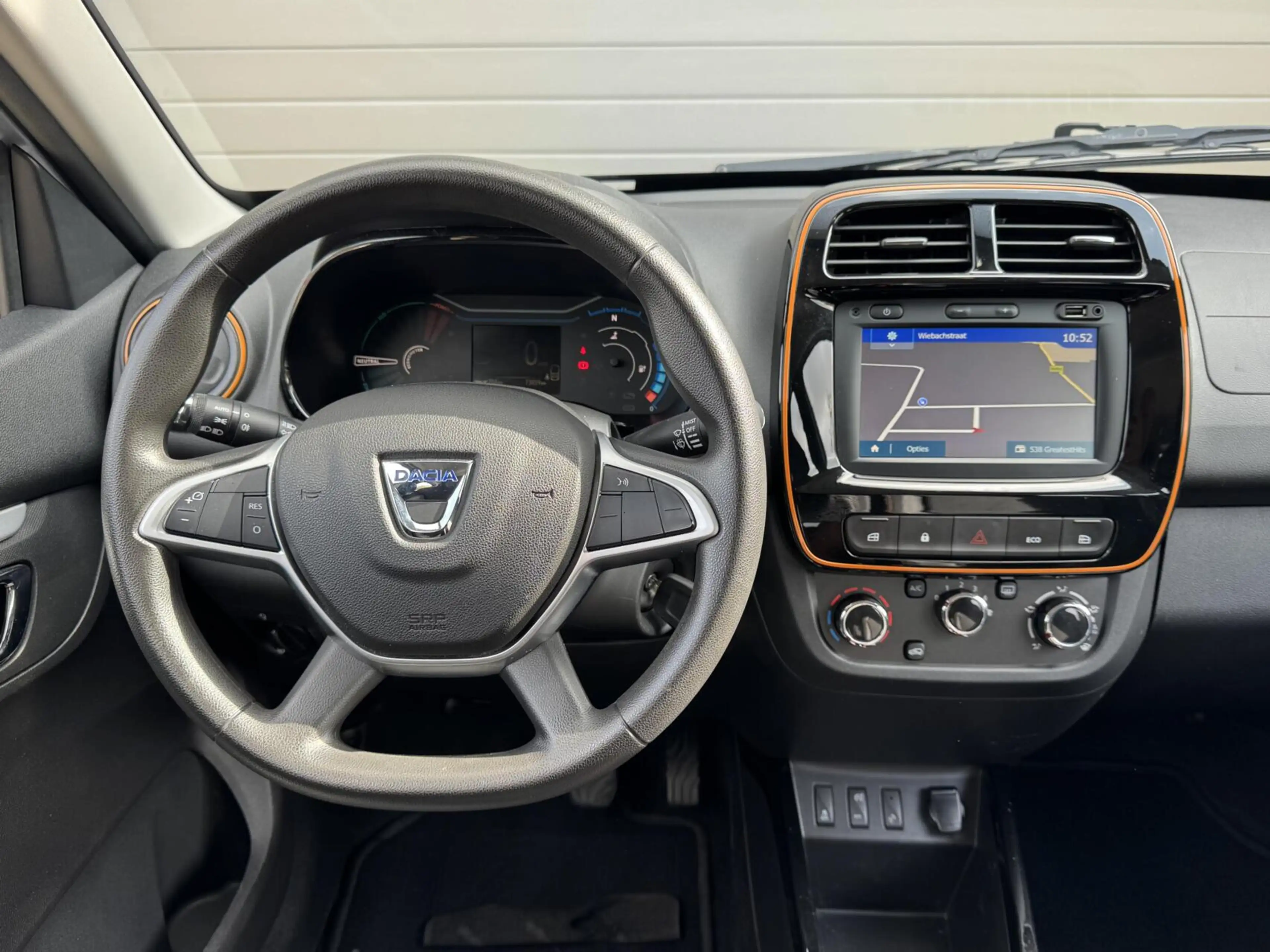 Dacia Spring Comfort Plus (Orange Pack) SOH 93% 27 kWh/Navi/Cam — photo 9