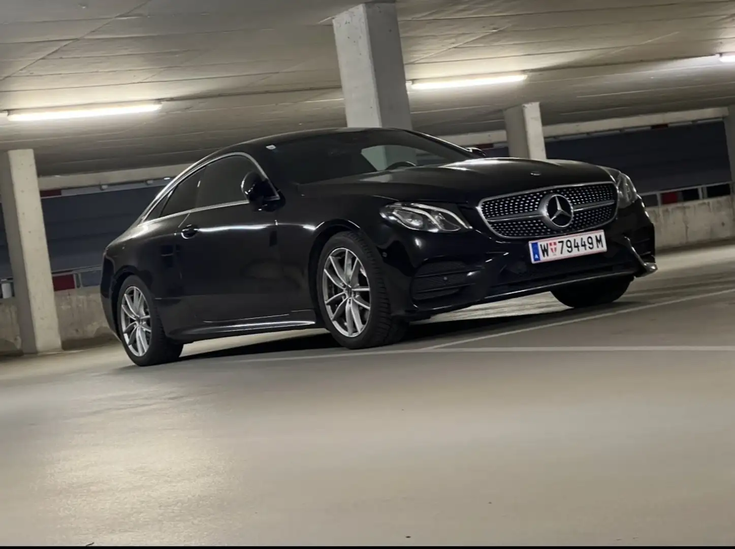 Mercedes-Benz E 200 AMG Line - 1