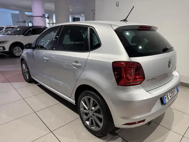 Volkswagen Polo view 3